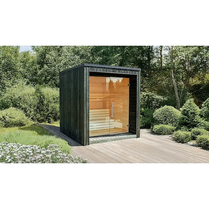 Weka Saunahaus Luua Cube - L x B x H: 254,5 x 210 x 229 cm, Schwarz, Ohne Ofen - Dunkle Holz-Außensauna mit Glastür, auf einer Holzterrasse.