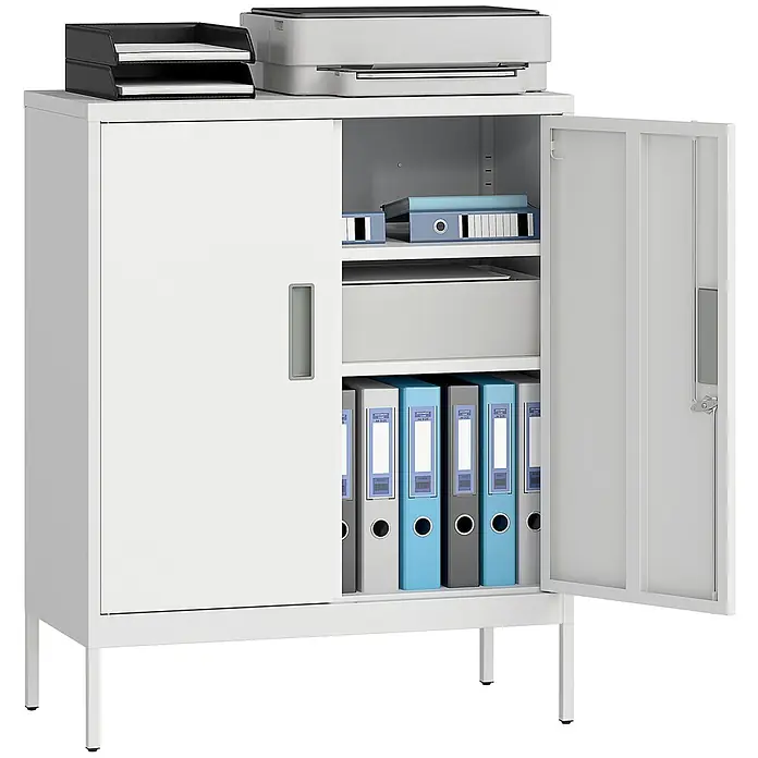 Homcom Aktenschrank 1-teilig - B x T x H: 40 x 40 x 100 cm, Weiß - Weißer Büroaktenschrank aus Metall mit zwei Türen, eine offen und gefüllt mit Akten. Oben stehen Drucker und Papierablage.
