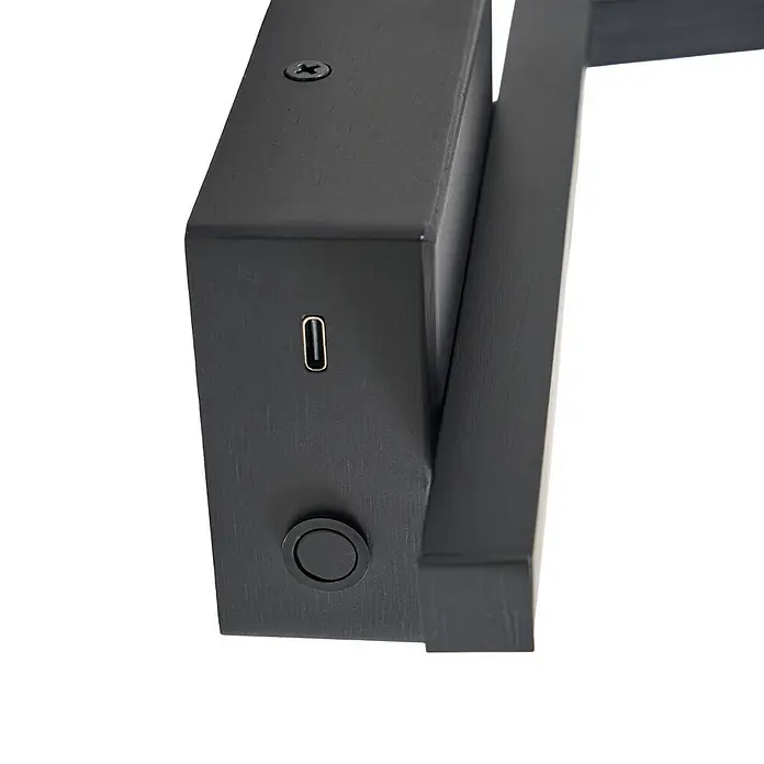 Lucande Wandleuchte Steve - schwarz, schwarz - Nahaufnahme eines mattschwarzen, rechteckigen Geräts mit USB-C-Anschluss, rundem Knopf und Schraube, mit gebürstetem Finish.