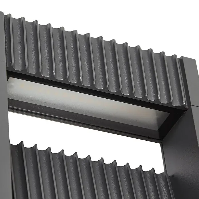 Lucande Außensockelleuchte Tavion -  - Graue, gerippte LED-Außenleuchte mit transluzentem Diffusor.