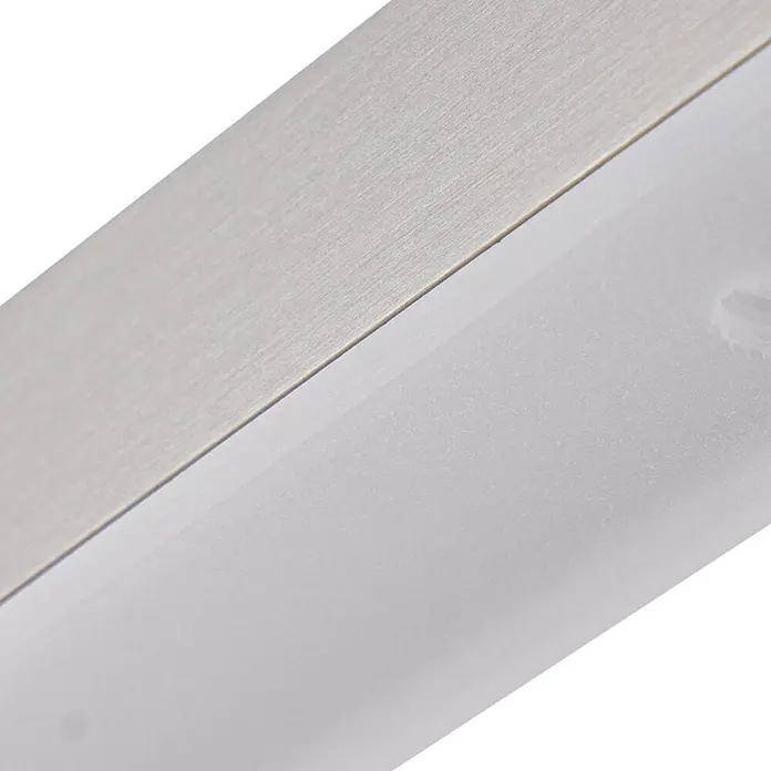 Lucande Pendelleuchte Solvar - chrom / silber, silber - Lineare Leuchte mit gebürstetem Metall und mattweißem Diffusor.