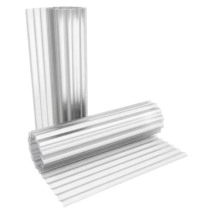 Wellplatte PETG 76/18 gerollt - B x L: 1,25 x 5 m, Polyethylen, Transparent - Zwei transparente Wellplatten, eine gerollt und eine aufrecht stehend.