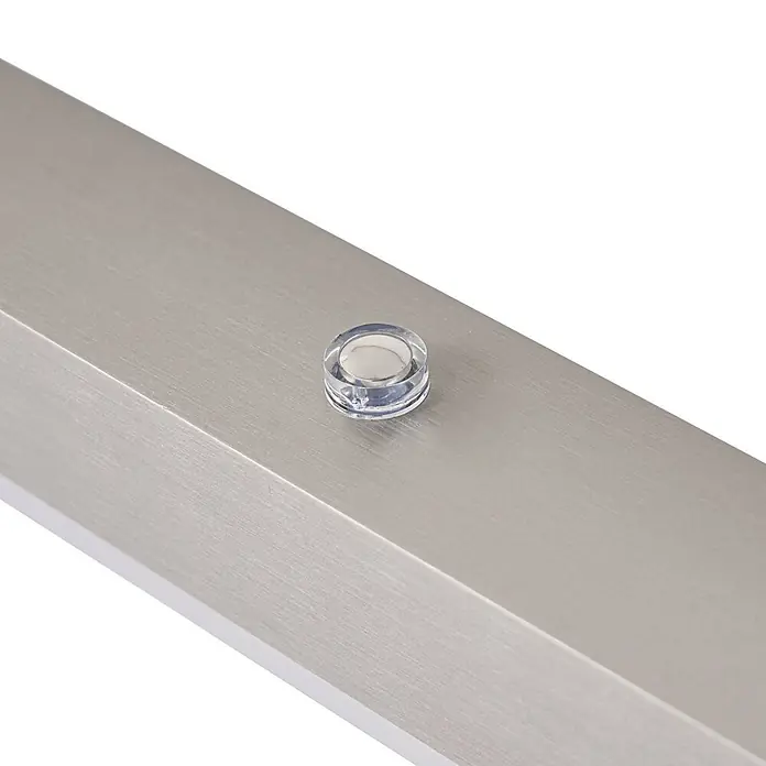 Lucande Pendelleuchte Solvar - chrom / silber, silber - Kleiner, klarer, runder Stopper auf einer gebürsteten Metalloberfläche.