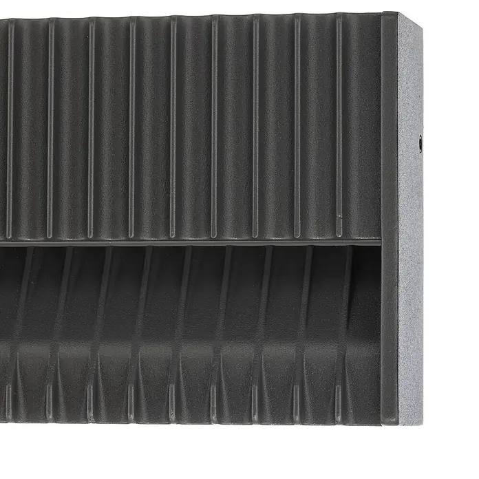 Lucande Außenwandleuchte Tavion - 4,6 x 25 x 10 cm, schwarz, schwarz, IP65 - Dunkelgraue gerippte Wandleuchte mit Lichtaustritt nach oben und unten und körniger Textur.