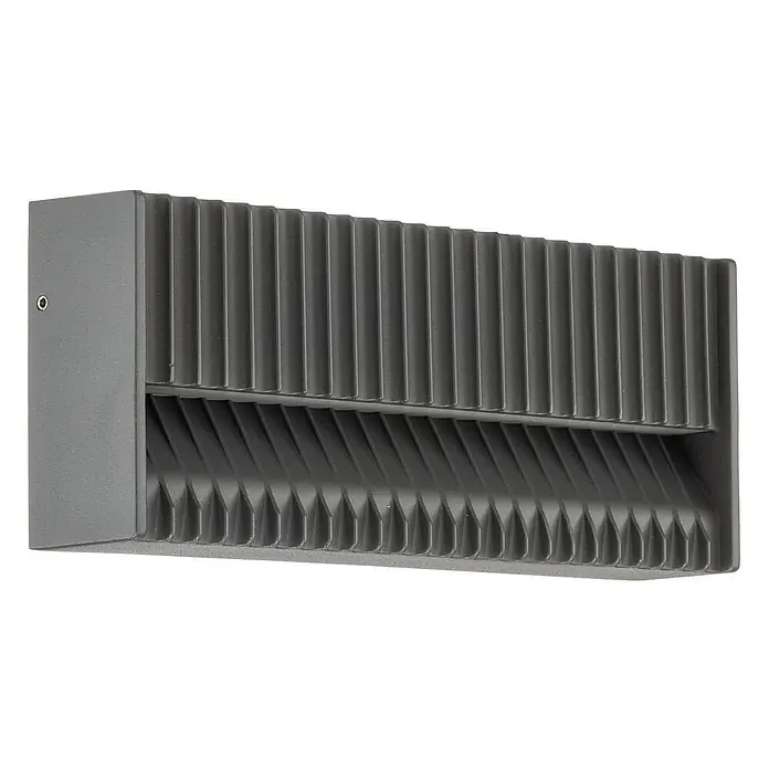 Lucande Außenwandleuchte Tavion - 4,6 x 25 x 10 cm, schwarz, schwarz, IP65 - Dunkelgraue rechteckige Wandleuchte mit geripptem Oberteil und schrägem Lamellen-Lichtaustritt unten.