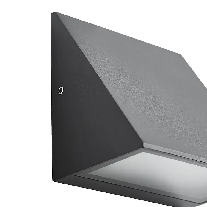 Lindby Außenwandleuchte Triava - schwarz, IP65 - Dunkelgraue, eckige Außenwandleuchte mit strukturierter Oberfläche und rechteckigem Lichtaustritt. Mit kleiner silberner Öse.