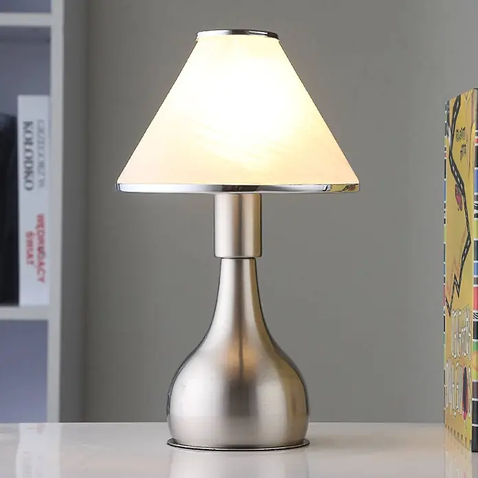 Lindby Tischleuchte Ellen - L x B x H: 15 x 15 x 25,5 cm, alu / grau / zink, weiß / opal, E14 - Beleuchtete Tischlampe mit Lampenschirm aus mattiertem Glas und gebürstetem Metallsockel.
