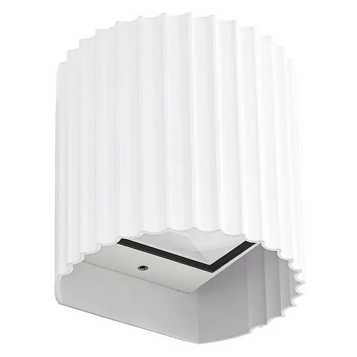 Lindby Außenwandleuchte Ralino - 9,6 x 11 x 11 cm, weiß / opal, weiß / opal, IP65 - Weiße geriffelte Wandleuchte mit modernem Design und quadratischer Lichtöffnung unten.