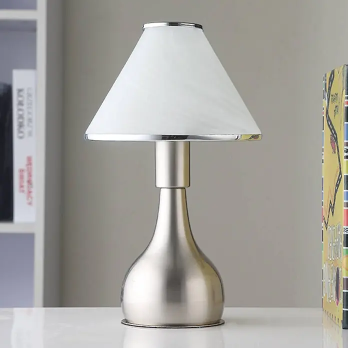 Lindby Tischleuchte Ellen - L x B x H: 15 x 15 x 25,5 cm, alu / grau / zink, weiß / opal, E14 - Tischleuchte aus gebürstetem Nickel mit weißem, gewirbeltem Glasschirm und Chromverzierung.