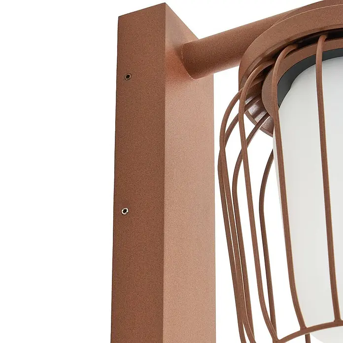 Lucande Außenwandleuchte Chandan - 23,4 x 16,5 x 30 cm, braun / rost, IP44 - Strukturierte, rostfarbene Außenstandleuchte mit quadratischem Sockel, rundem Arm und vergittertem weißem Diffusor.