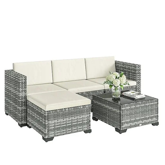 Outsunny Loungemöbel-Set mit Tisch - 5 -tlg., PE-Rattan, Grau - Graues Rattan L-förmiges Gartensofa mit cremefarbenen Kissen und passendem Couchtisch.
