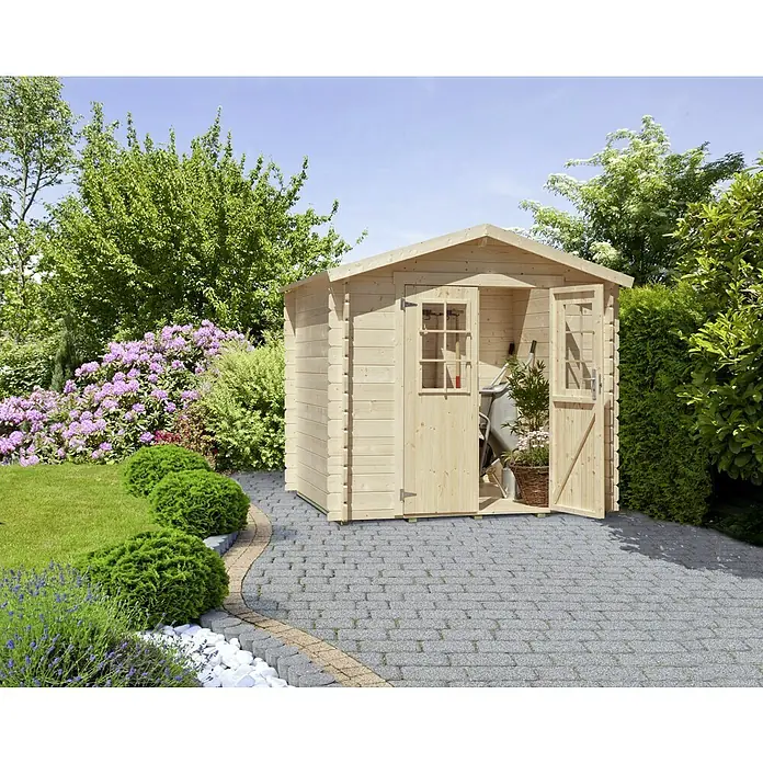 Kiehnholz Gartenhaus BAUHAUS - Außenmaß inkl. Dachüberstand (B x T): 249 x 243 cm, Holz, Natur - Ein helles Holzgartenhaus mit geöffneten Doppeltüren steht auf einem gepflasterten Hof, umgeben von üppigem Grün.