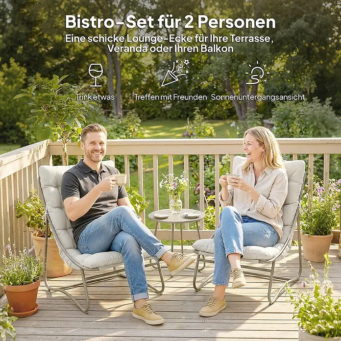 Outsunny Loungemöbel-Set - Hellgrau - Ein hellgraues Bistro-Set mit zwei Stühlen und einem kleinen Tisch, weiche Kissen, wird von zwei Personen auf einer Holzterrasse genutzt.