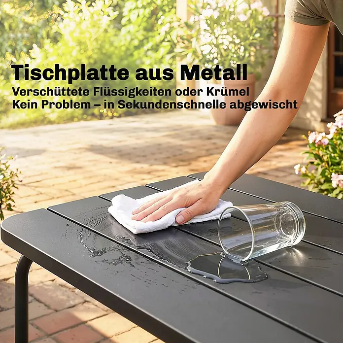 Outsunny Loungemöbel-Set mit Tisch - 4 -tlg., PE-Rattan, Khaki - Dunkelgraue Metalltischplatte wird mit einem Tuch von verschüttetem Wasser gereinigt, was die pflegeleichte Oberfläche hervorhebt.