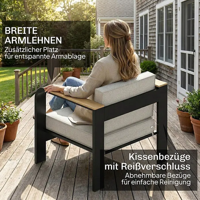 Outsunny Loungemöbel-Set - WPC, Beige - Frau entspannt auf einem Outdoor-Sessel mit breiten Holzarmlehnen und hellen Kissen mit abnehmbaren Bezügen.