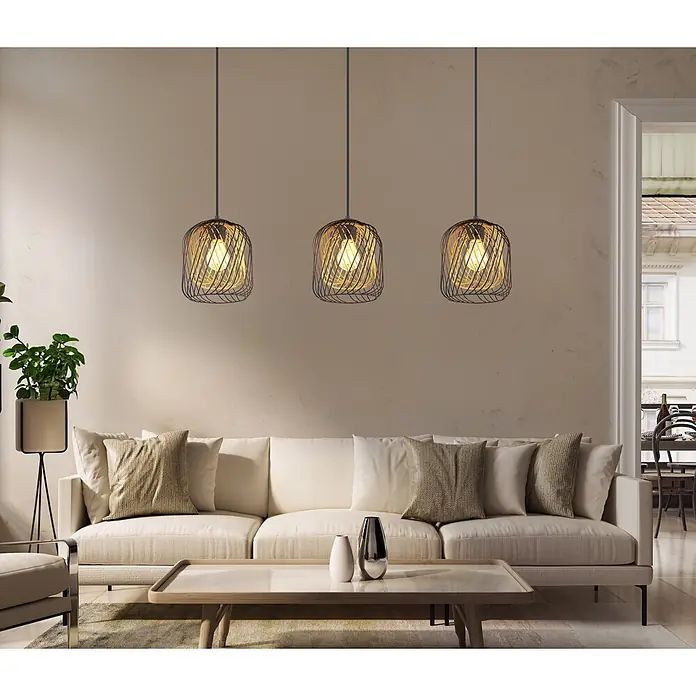 Globo Pendelleuchte Dichti - L x B x H: 840 x 180 x 1.500 mm, 40 W, E27 - Drei schwarze Drahtkäfig-Pendelleuchten mit warmen Glühbirnen hängen über einem weißen Sofa im Wohnzimmer.