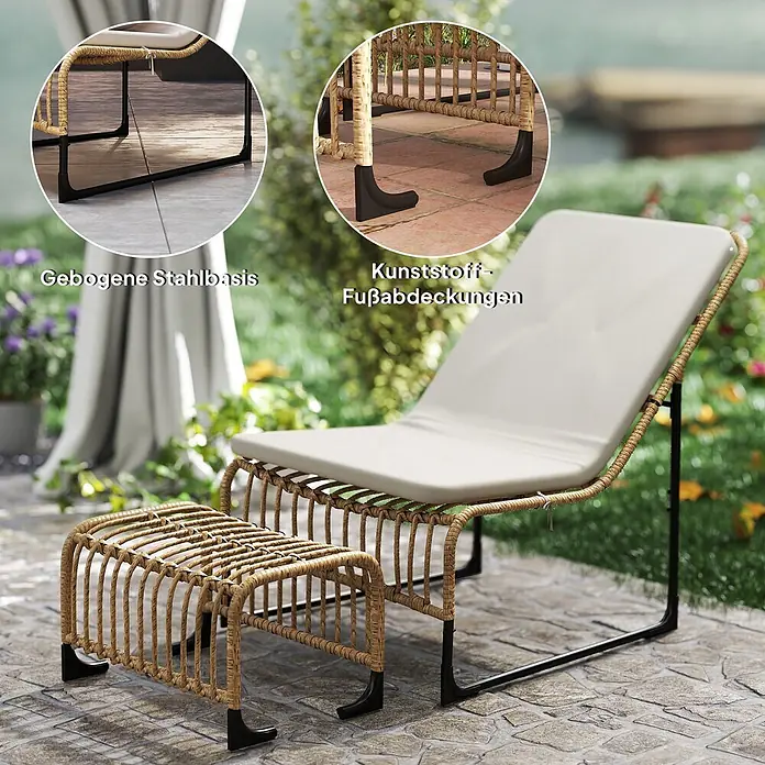 Outsunny Loungemöbel-Set - PE-Rattan, Cremeweiß - Outdoor-Loungesessel und Ottoman mit Rattan-Optik, schwarzem Stahlrahmen, cremefarbenen Kissen und schützenden Fußabdeckungen auf einer Terrasse.