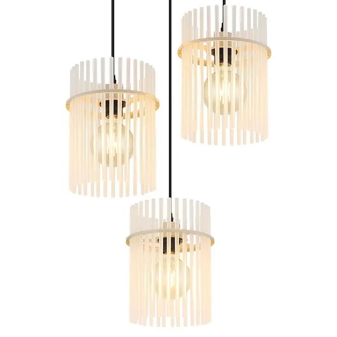 Globo LED-Pendelleuchte rund Gorley - 60 W, Ø x H: 47 x 140 cm, Sandfarben - Drei weiße Hängeleuchten mit Lamellenschirmen und sichtbaren Glühlampen.