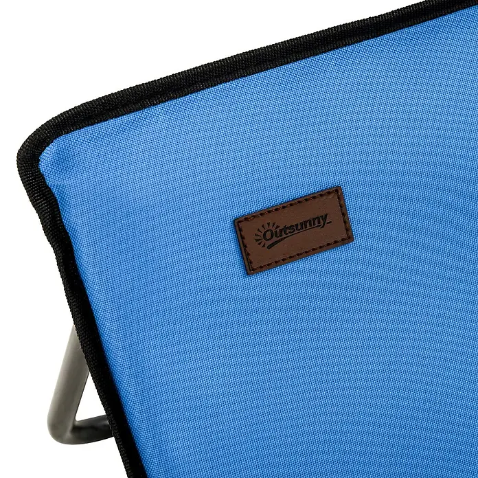 Outsunny Gartenliegen-Set - Blau, Stahl, Klappbar - Nahaufnahme eines blauen Outdoor-Stoffes mit schwarzem Rand und braunem "Outsunny"-Etikett, Teil eines Klappstuhls.