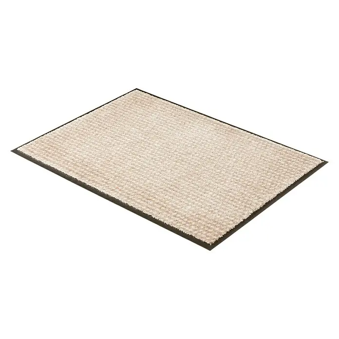 SCHÖNER WOHNEN-Kollektion Fußmatte Punkte - Beige, 50 x 70 cm - Ein rechteckiger, beigefarbener Schmutzfänger mit einem schmalen, dunklen Rand liegt diagonal auf einem weißen Hintergrund.