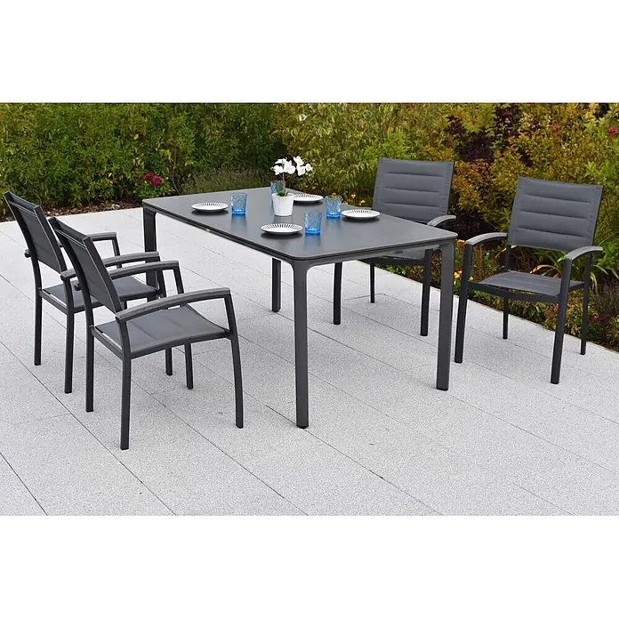 Merxx Gartentisch-Set Pisa - Gesamtumfang: 5 -tlg., L x B x H: 160 x 90 x 76,5 cm, Aluminium/Textil, Stapelbar - Dunkelgraue Outdoor-Essgruppe mit rechteckigem Tisch und sechs Stühlen auf einer Terrasse, bereit für Mahlzeiten im Freien.