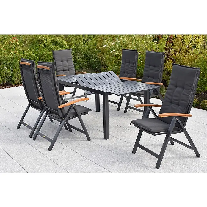 Merxx Gartentisch-Set Tilos - Gesamtumfang: 13 -tlg., Aluminium/Akazie, Klappbar - Dunkelgraue Outdoor-Essgruppe mit ausziehbarem Tisch und sechs Stühlen mit Holzarmlehnen und Polstern.