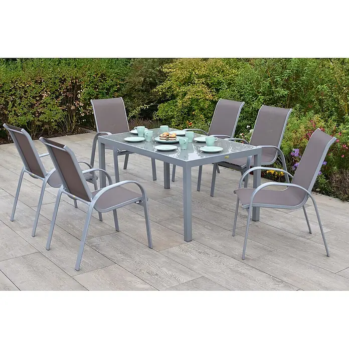 Merxx Gartentisch-Set Amalfi - Gesamtumfang: 7 -tlg., L x B x H: 150 x 90 x 72 cm, Aluminium/Textil, Stapelbar - Graues Metall-Gartenset: rechteckiger Tisch mit glänzender grauer Platte und sechs Stühle mit braunen Textilsitzen.