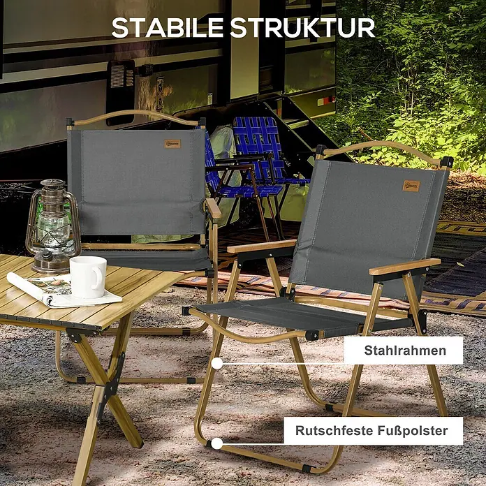 Outsunny Campingstuhl - Oxford-Stoff, Stahl, Klappbar, Dunkelgrau, B x T x H: 59 x 36 x 78 cm - Zwei graue Campingstühle mit Holzdetails und ein klappbarer Holztisch im Freien neben einem Wohnmobil, Stabilität betonend.