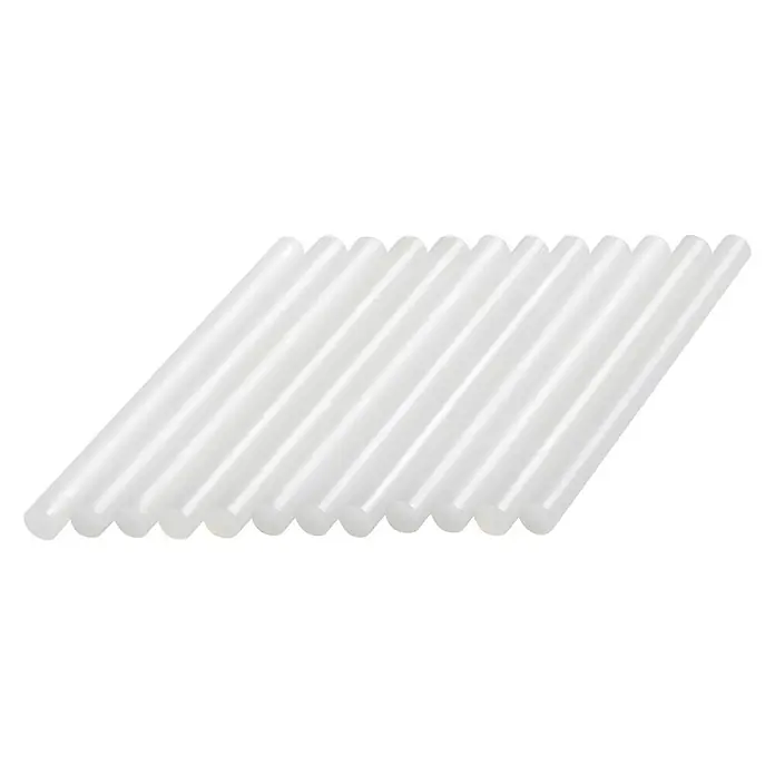 Dremel Barras termoadhesivas - 12 ud., Temperatura de tratamiento: 105 °C - 140 °C - Una foto de cerca de barras de pegamento termofusible transparentes dispuestas en un patrón diagonal, ideales para manualidades y proyectos de bricolaje.