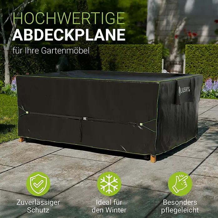 Juskys Loungemöbel-Schutzhülle CoverSafe - L x B x H: 242 x 182 x 100 cm, Material: 420D Oxford-Gewebe (100 g\m2), PU-Beschichtung, 100 g/m², schwarz - Dunkelgraue Schutzhülle mit grünen Nähten, Marke JUSKYS, für Gartenmöbel auf einer Terrasse.