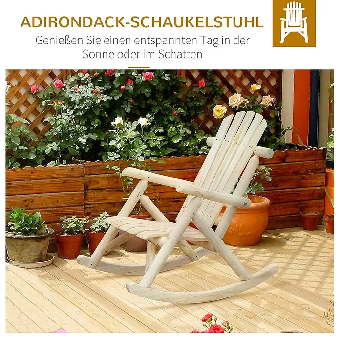 Outsunny Garten-Schaukelstuhl - 1 Stk., Tannenholz, Naturholz - Heller Holz-Adirondack-Schaukelstuhl auf einer Holzterrasse mit Pflanzen. Ideal zum Entspannen im Freien.