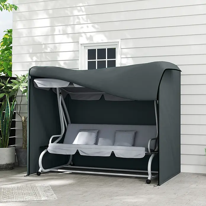 Outsunny Hollywoodschaukel-Schutzhülle - 750 g/m², Grau - Eine graue Hollywoodschaukel mit Kissen ist auf einer Terrasse komplett mit einer dunkelgrauen Schutzhülle abgedeckt.