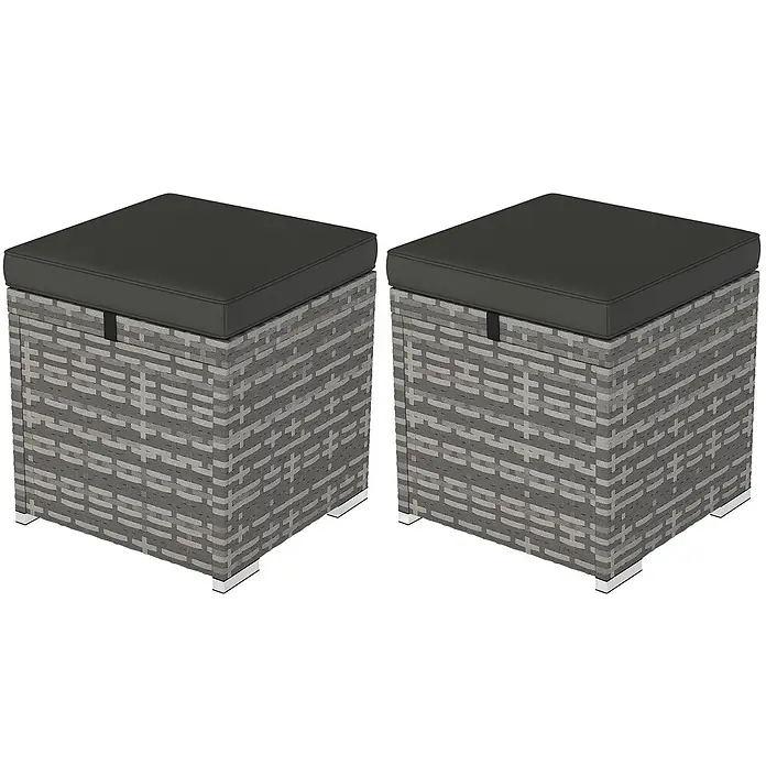Outsunny Gartenhocker - Dunkelgrau - Zwei quadratische, graue Geflecht-Hocker mit dunklen Kissen und Metallfüßen für den Außenbereich.