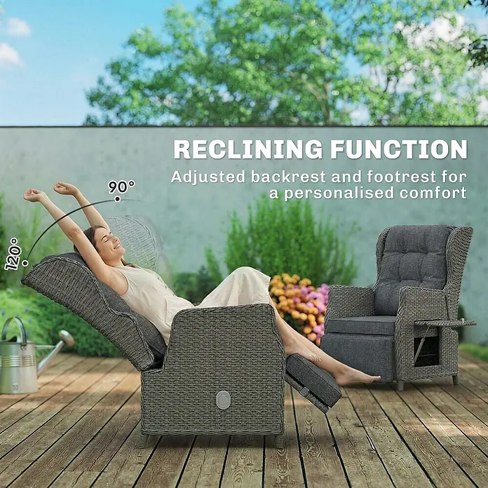 Outsunny Garten-Loungesessel - PE-Rattan, Metall, Kationischer Stoff, Schaumstoff, PP-Baumwolle, Rückenlehne verstellbar, Dunkelgrau, B x T x H: 58 x 55 x 98,5 cm - Eine Frau lehnt sich in einem grauen Rattan-Gartenstuhl mit verstellbarer Rückenlehne und Fußstütze zurück.