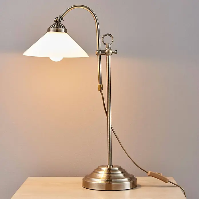 Lindby Tischleuchte Otis - bronze / altmessing, E14 - Klassische Tischleuchte aus Messing mit weißem Glasschirm, spendet warmes Licht.