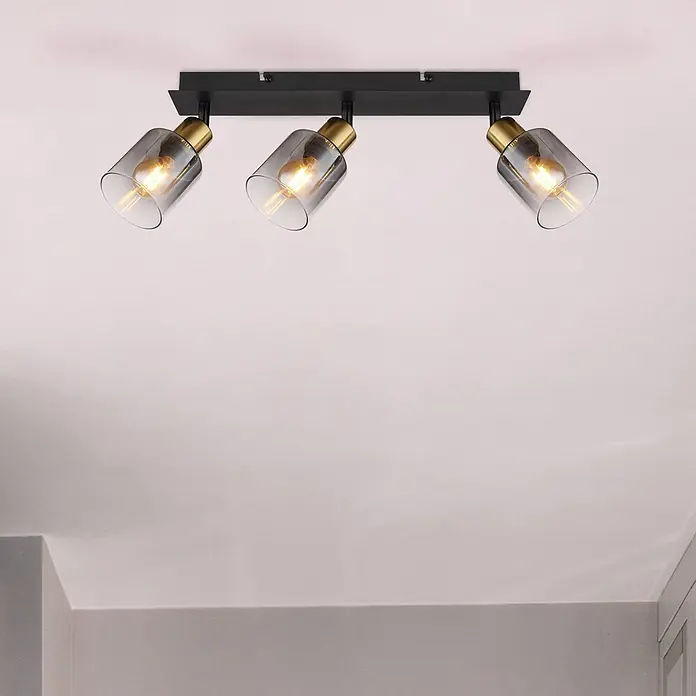 Globo Deckenstrahler Hollsy - 25 W, L x B x H: 40 x 8 x 18 cm, Schwarz, E14 - Schwarze 3-flammige Deckenleiste mit Messingdetails und Rauchglas-Schirmen, spendet warmes Licht.