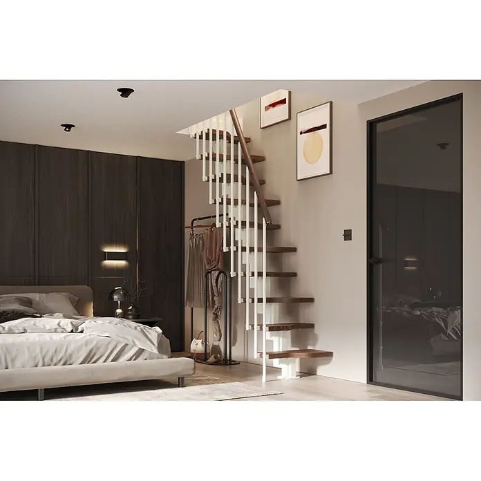Scrigno Escalera principal Sailor L - Nogal, Blanco, Ancho: 61 cm, 1/4 espiral izquierda, Con barandilla - Dormitorio moderno con cama de textiles claros, armario de madera oscura y una escalera contemporánea de peldaños abiertos que sube.