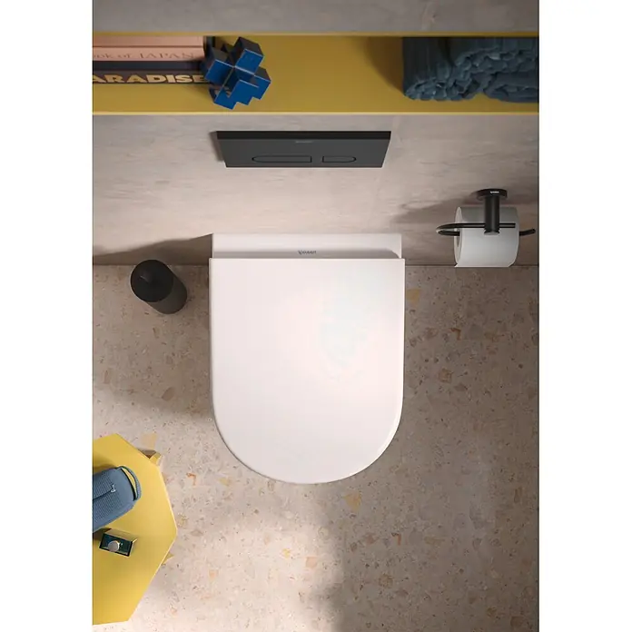 Duravit WC-Sitz D-Code 2.0 - Duroplast, Weiß, Mit Absenkautomatik, B x L: 38,3 x 47 cm - Weißes wandhängendes WC mit schwarzer Spülplatte in modernem Bad.