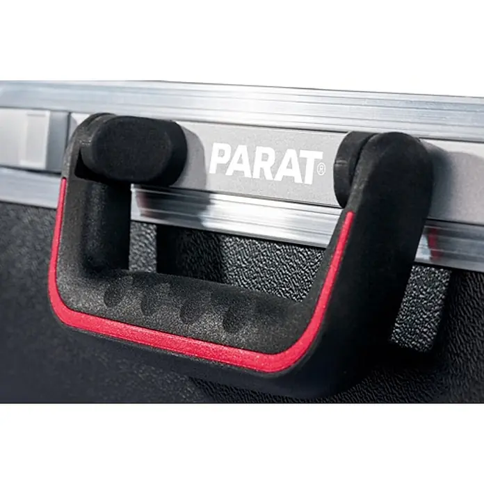 Parat Werkzeugkoffer CLASSIC Deep Space CP‑7 -  - Schwarzer strukturierter Griff mit rotem Streifen an einer PARAT Tasche mit Aluminiumrahmen.