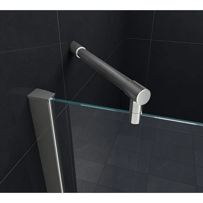 Glasdeals Eckdusche CORNO 90 x 90 x 195 cm - 90 x 90 x 195 cm, Beschichtet, Chrom, Stärke: 8 mm - Dusch-Haltegriff aus gebürstetem Metall an einer dunkel gefliesten Wand, verbunden mit einer Glasduschwand.