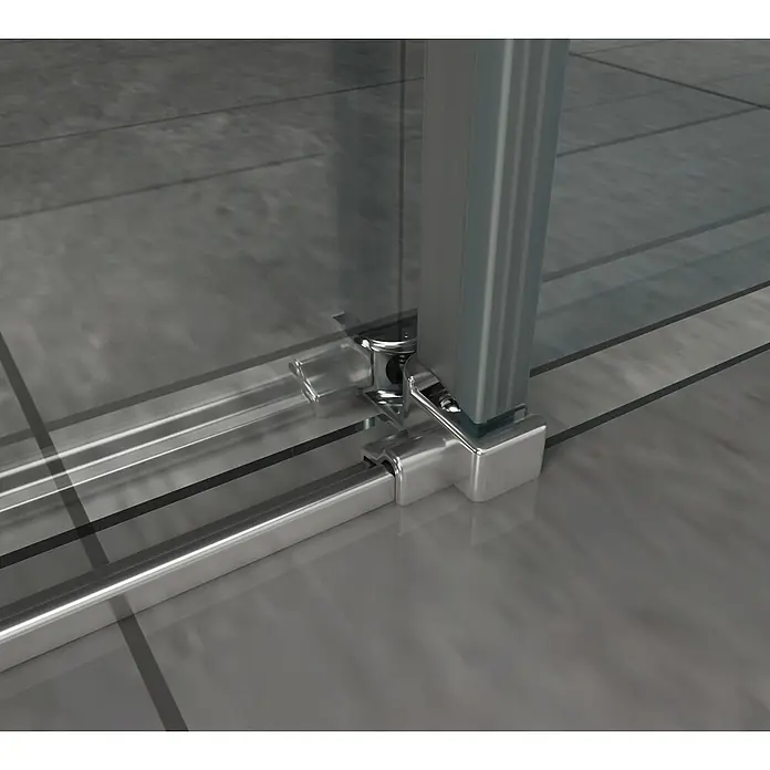 Glasdeals Eckdusche TELA 80 x 90 x 195 cm - 90 x 80 x 195 cm, Beschichtet, Chrom, Stärke: 8 mm - Nahaufnahme des polierten Chrom-Bodenlagers und Schienensystems einer Glasduschtür.