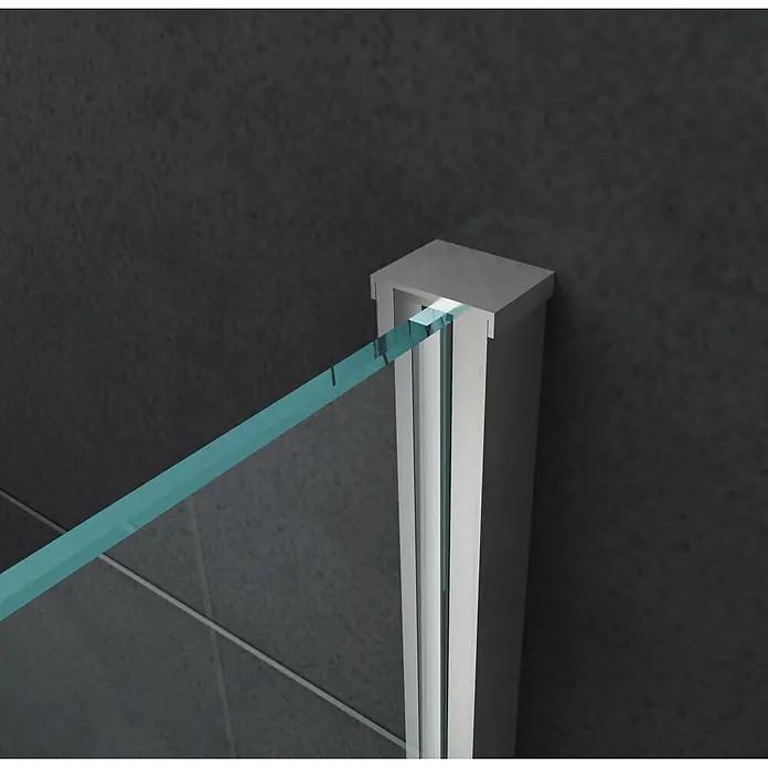 Glasdeals Eckdusche CASSETTA (chrom) 80 x 80 x 195 cm - 80 x 80 x 195 cm, Beschichtet, Chrom, Stärke: 8 mm - Silberner Duschwandrahmen mit klarer Glasplatte an dunkler Wand montiert.