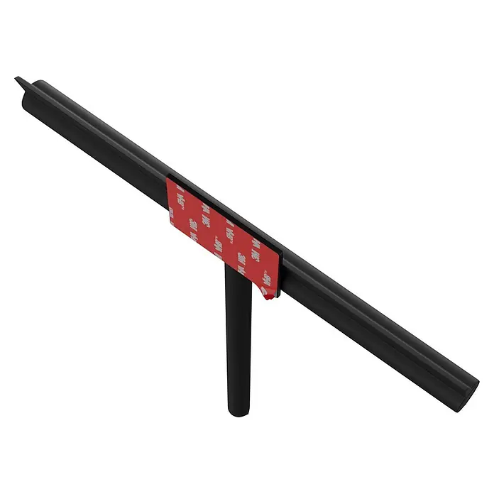 Camargue Antwerpen Bad- & Duschabzieher - 1,68 x 22 x 24 cm, Silikon, Schwarz - Schwarze Montageschiene mit rotem 3M VHB-Klebeband, befestigt an einer vertikalen schwarzen Halterung.