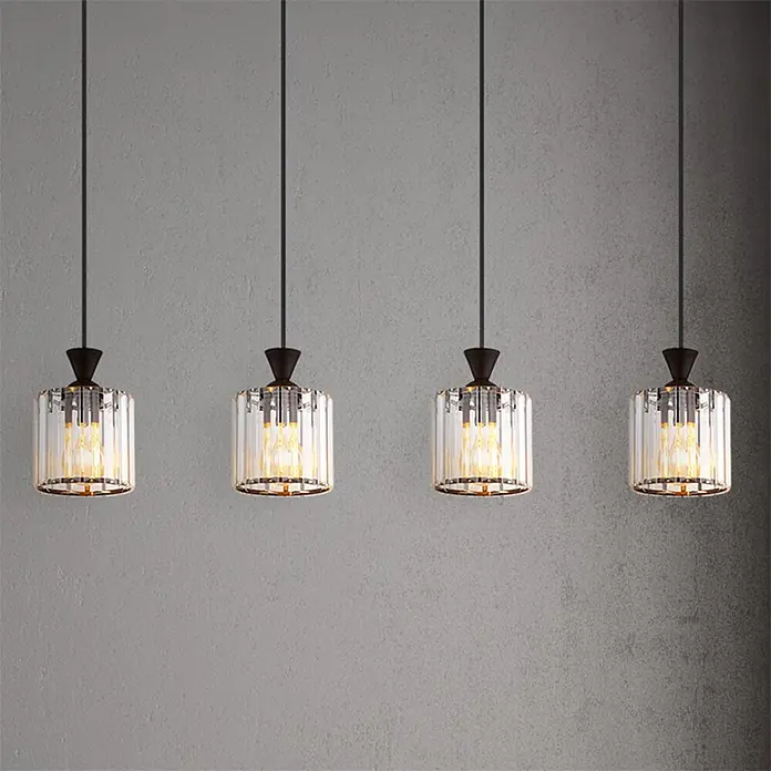 Globo Pendelleuchte Jordana - Höhe: 1.200 mm, 60 W, E27 - Vier elegante Pendelleuchten mit schwarzen Metallfassungen und klaren gerippten Glasschirmen, warmes Licht ausstrahlend.