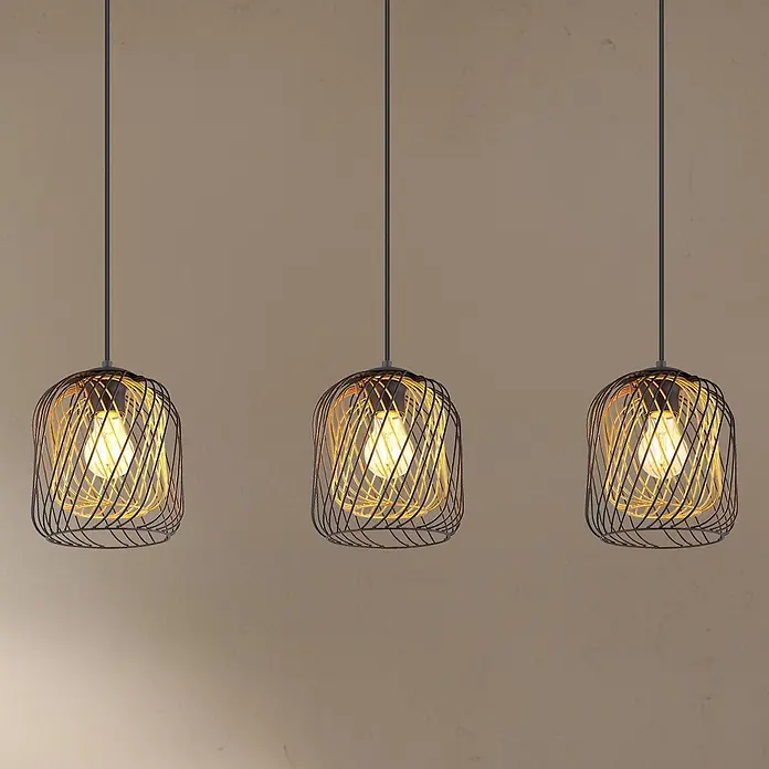 Globo Pendelleuchte Dichti - L x B x H: 840 x 180 x 1.500 mm, 40 W, E27 - Drei Pendelleuchten mit dunklen Metall-Drahtkäfigschirmen und warm leuchtenden Glühbirnen.