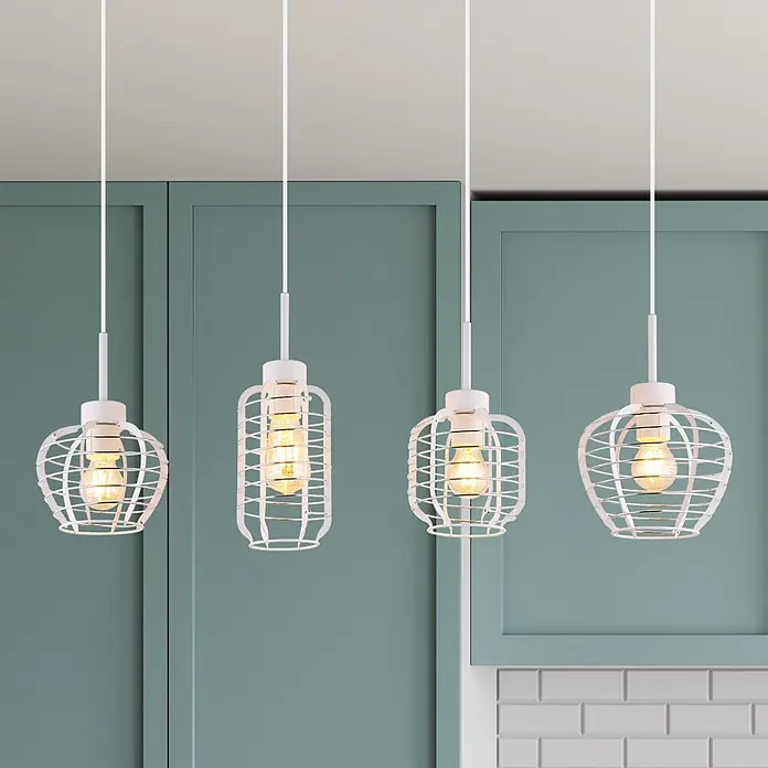 Globo Pendelleuchte Nesa - 60 W, L x B x H: 900 x 205 x 1.200 mm - Vier weiße Hängeleuchten mit Drahtkäfig und sichtbaren Glühbirnen, ideal für Kücheninseln oder Essbereiche.