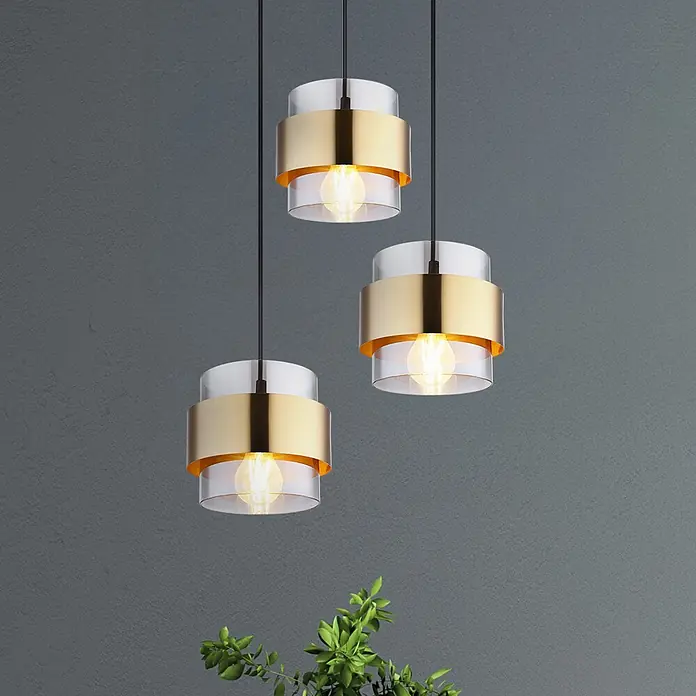 Globo Pendelleuchte Milley - 60 W, Gold, Schwarz, E27 - Drei moderne Pendelleuchten mit goldfarbenen Metallbändern und klaren Glaszylindern, hängend mit beleuchteten Glühbirnen.