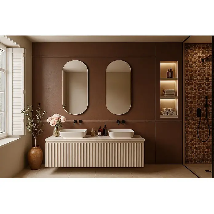 Cordia Rahmenspiegel - 50 x 100 cm, Weiß, Aluminium - Modernes Badezimmer mit hellem Doppelwaschtisch, zwei Aufsatzwaschbecken, zwei Bogen-Spiegeln und braunen Wänden.