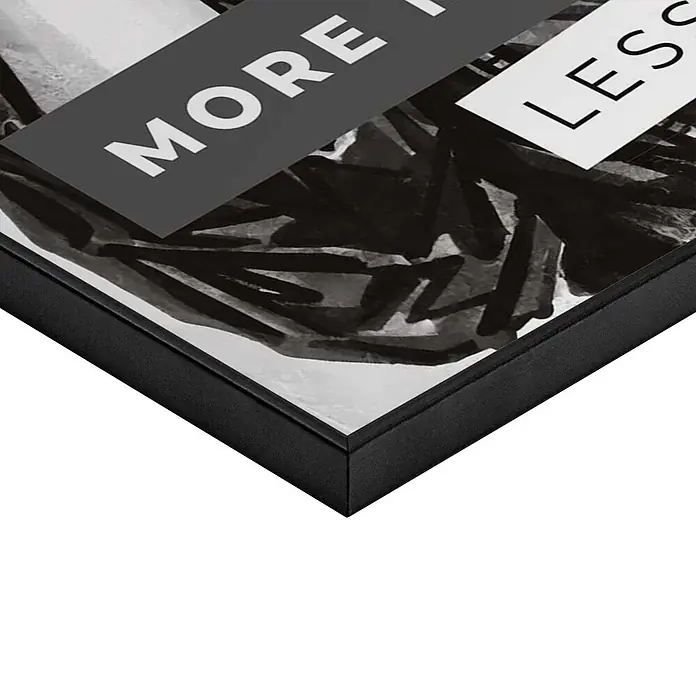 Reinders Bild Slim Frame Black - Less Depresso, B x H: 50 x 70 cm - Schwarz gerahmtes abstraktes Kunstwerk mit Schwarz-Weiß-Pinselstrichen und Text "MORE" und "LESS".