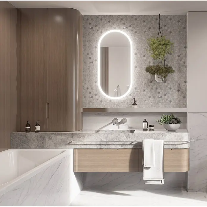 Cordia Lichtspiegel - 50 x 100 cm, Weiß - Modernes Bad mit hellem Holzwaschtisch, Marmorplatten, beleuchtetem Ovalspiegel, sechseckiger Fliesenwand und Badewanne.